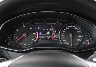 Подержанный автомобиль Audi A7 2018 года (11 фото)