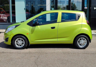 Подержанный автомобиль Chevrolet Spark 2012 года (8 фото)