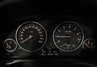 Подержанный автомобиль BMW X3 2011 года (13 фото)