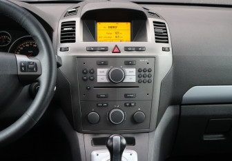 Подержанный автомобиль Opel Zafira Compactvan 2006 года (10 фото)