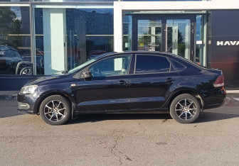 Подержанный автомобиль Volkswagen Polo Sedan 2011 года (8 фото)