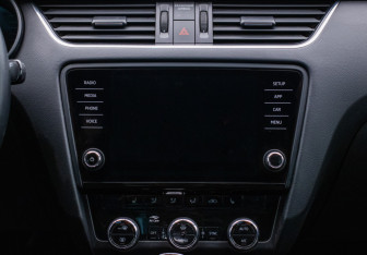 Подержанный автомобиль Skoda Octavia Liftback 2019 года (14 фото)