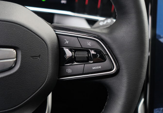 Подержанный автомобиль Geely Atlas 2024 года (25 фото)