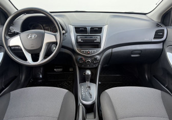 Подержанный автомобиль Hyundai Solaris Sedan 2011 года (12 фото)