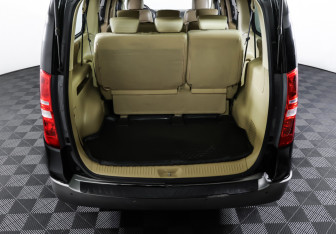 Подержанный автомобиль Hyundai H-1 2018 года (10 фото)