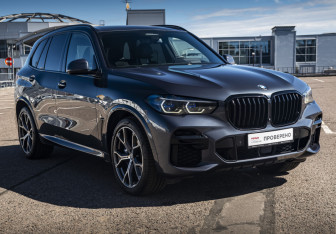 Подержанный автомобиль BMW X5 2022 года (3 фото)
