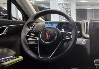 Новый Hongqi HS3 2025 (3 фото)