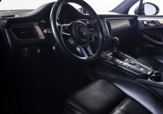 Подержанный автомобиль Porsche Macan 2018 года (15 фото)