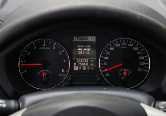 Подержанный автомобиль Nissan X-Trail 2011 года (15 фото)