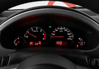 Подержанный автомобиль Nissan Pathfinder 2014 года (12 фото)