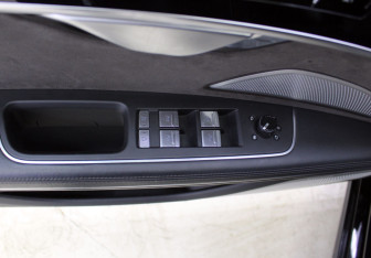 Подержанный автомобиль Audi A8 2018 года (20 фото)