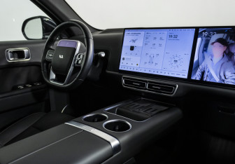 Подержанный автомобиль LiXiang L7 2024 года (9 фото)