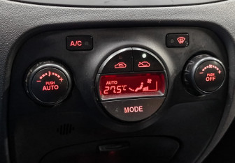 Подержанный автомобиль Kia Rio Hatchback 2011 года (24 фото)