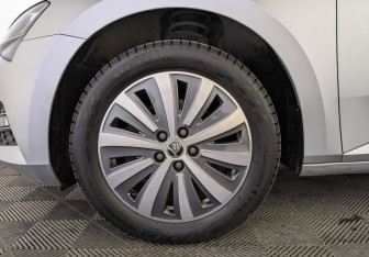 Подержанный автомобиль Skoda Superb Liftback 2020 года (12 фото)