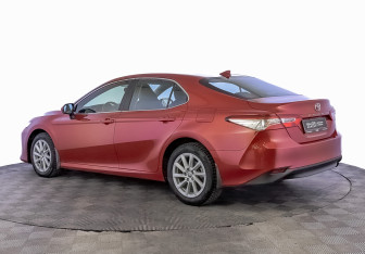 Подержанный автомобиль Toyota Camry Sedan 2021 года (7 фото)