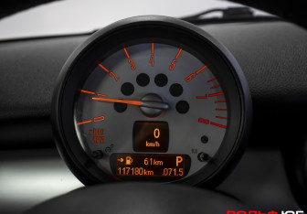 Подержанный автомобиль MINI Hatch 2011 года (11 фото)