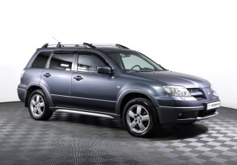 Подержанный автомобиль Mitsubishi Outlander 2005 года (3 фото)