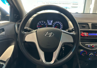 Подержанный автомобиль Hyundai Solaris Sedan 2012 года (13 фото)