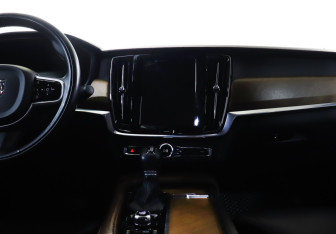 Подержанный автомобиль Volvo S90 2019 года (14 фото)