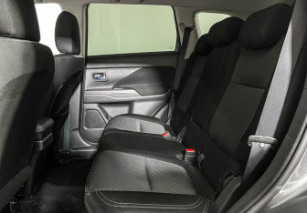 Подержанный автомобиль Mitsubishi Outlander 2019 года (10 фото)