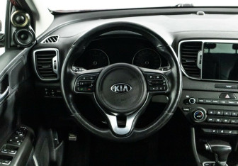 Подержанный автомобиль Kia Sportage 2018 года (10 фото)