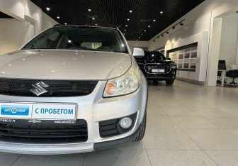 Подержанный автомобиль Suzuki SX4 Hatchback 2009 года (7 фото)