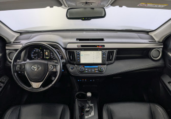 Подержанный автомобиль Toyota RAV4 2019 года (14 фото)