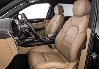 Подержанный автомобиль Porsche Cayenne 2018 года (20 фото)