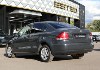 Подержанный автомобиль Volkswagen Polo Sedan 2015 года (7 фото)