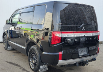 Подержанный автомобиль Mitsubishi Delica D:5 2019 года (7 фото)