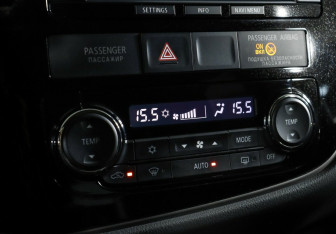 Подержанный автомобиль Mitsubishi Outlander 2013 года (16 фото)