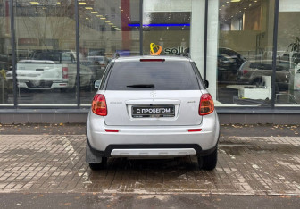 Подержанный автомобиль Suzuki SX4 Hatchback 2011 года (7 фото)