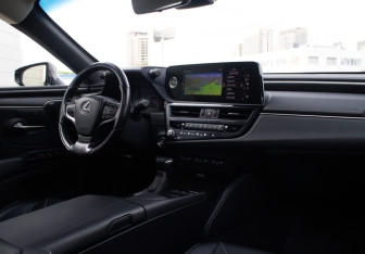 Подержанный автомобиль Lexus ES 2021 года (11 фото)