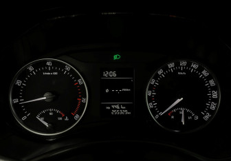 Подержанный автомобиль Skoda Octavia Wagon 2011 года (11 фото)