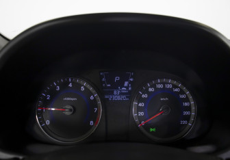 Подержанный автомобиль Hyundai Solaris Sedan 2011 года (11 фото)