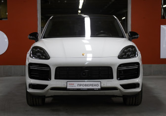 Подержанный автомобиль Porsche Cayenne 2019 года (2 фото)