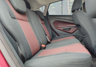 Подержанный автомобиль Ford Fiesta Hatchback 2011 года (11 фото)