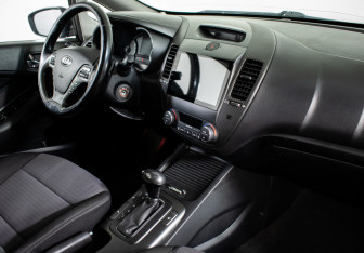 Подержанный автомобиль Kia Cerato Sedan 2014 года (10 фото)