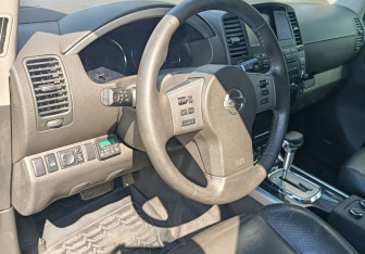 Подержанный автомобиль Nissan Pathfinder 2010 года (15 фото)