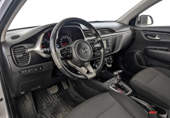 Подержанный автомобиль Kia Rio Hatchback 2021 года (14 фото)