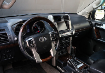 Подержанный автомобиль Toyota Land Cruiser Prado 2011 года (11 фото)