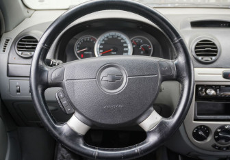 Подержанный автомобиль Chevrolet Lacetti Sedan 2007 года (14 фото)