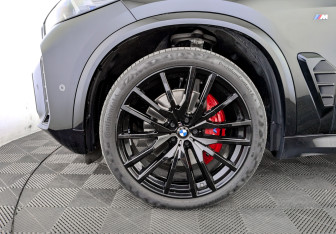Подержанный автомобиль BMW X5 2023 года (18 фото)