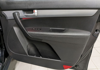 Подержанный автомобиль Kia Sorento 2014 года (18 фото)