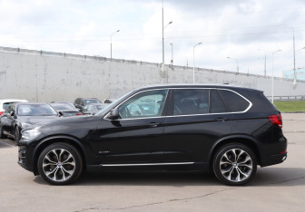 Подержанный автомобиль BMW X5 2013 года (8 фото)