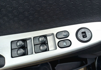 Подержанный автомобиль Hyundai Solaris Hatchback 2013 года (17 фото)