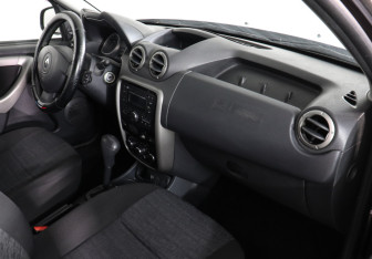 Подержанный автомобиль Renault Duster 2014 года (6 фото)
