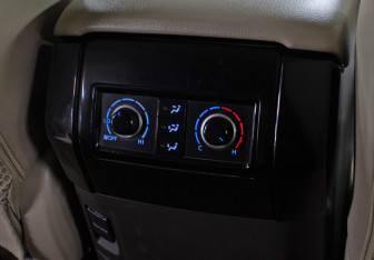 Подержанный автомобиль Toyota Land Cruiser Prado 2021 года (21 фото)