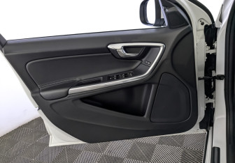 Подержанный автомобиль Volvo S60 2017 года (19 фото)