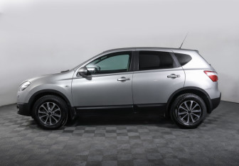 Подержанный автомобиль Nissan Qashqai 2013 года (8 фото)